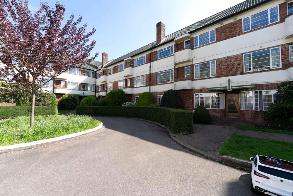 2 bed 1st Floor Flat for rent in Wanstead. From Theydons - East London - Sales