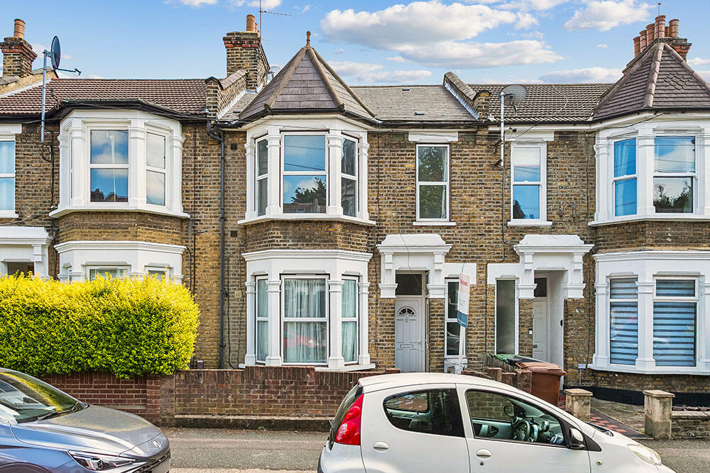2 bed 1st Floor Flat for rent in Leyton. From Theydons - East London - Sales 2 bed 1st Floor Flat for rent in Leyton. From Theydons - East London - Sales