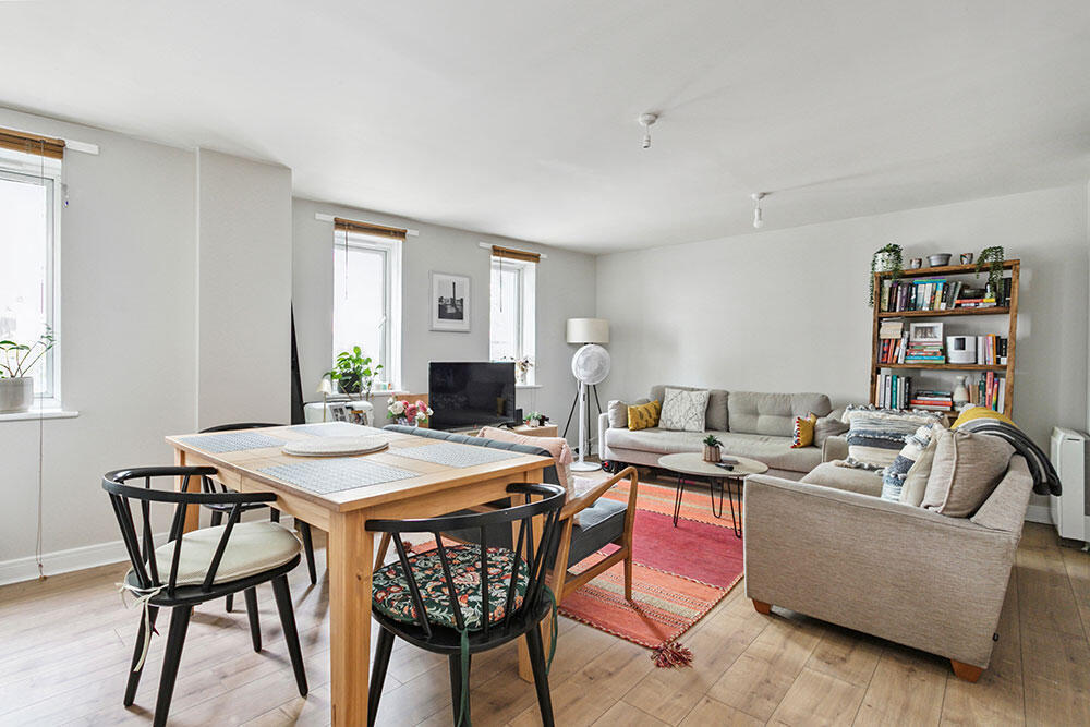 1 bed Apartment for rent in Wanstead. From Theydons - East London - Sales