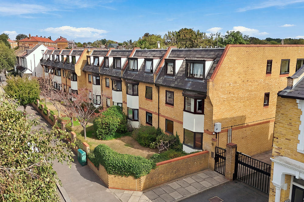 1 bed 1st Floor Flat for rent in Wanstead. From Theydons - East London - Sales 1 bed 1st Floor Flat for rent in Wanstead. From Theydons - East London - Sales