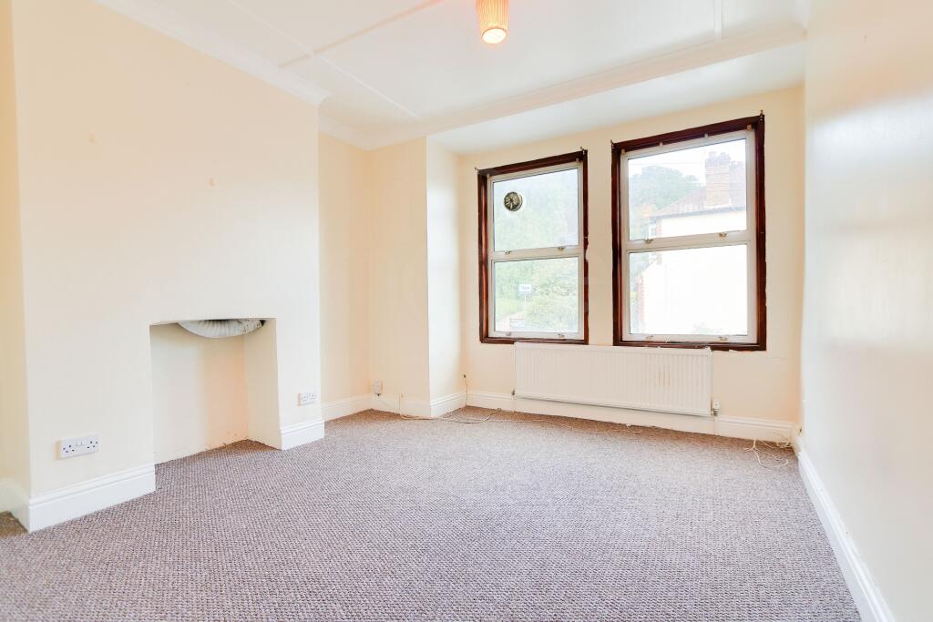 3 bed 1st Floor Flat for rent in Penge. From Top Move Estate Agents LTD 