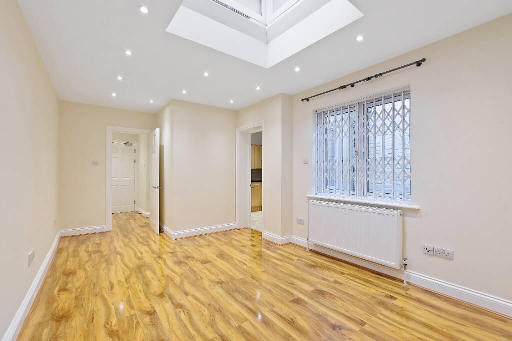 1 bed 1st Floor Flat for rent in Hampstead. From Naylius McKenzie - Belsize Park