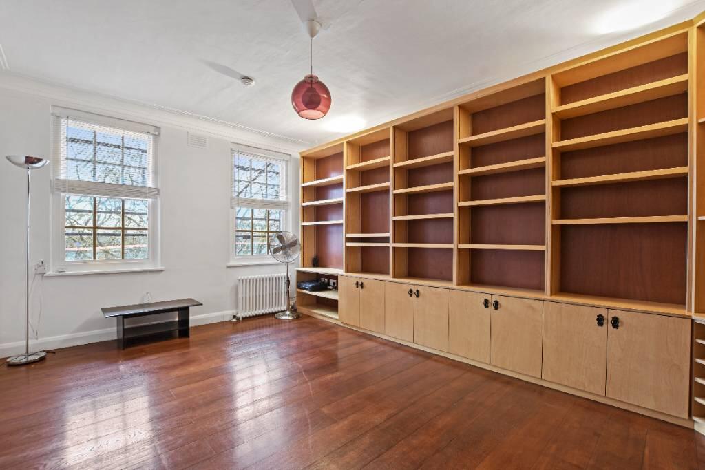 1 bed 1st Floor Flat for rent in Hampstead. From Naylius McKenzie - Belsize Park
