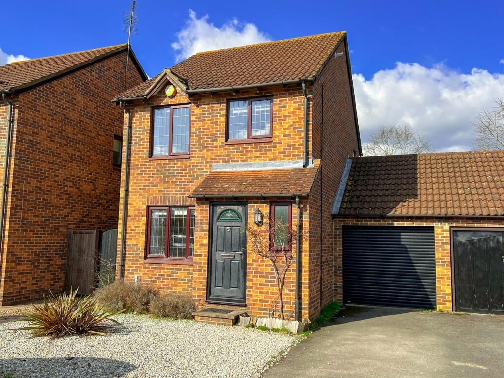 3 bed Detached for rent in East Molesey. From Tudor & Co - Surrey 3 bed Detached for rent in East Molesey. From Tudor & Co - Surrey