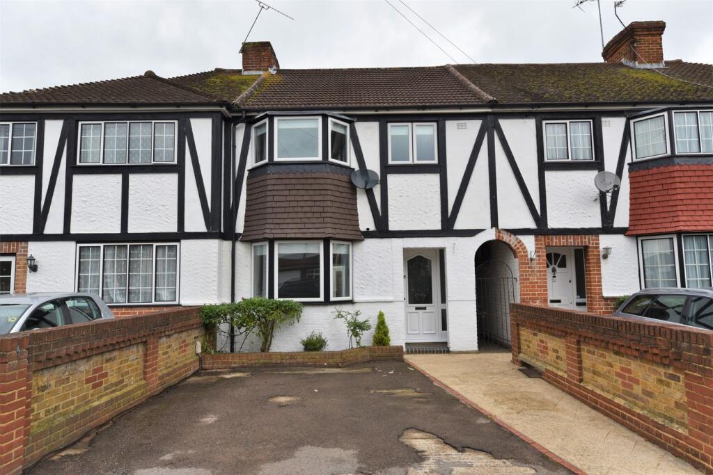 4 bed End of Terrace for rent in Ashford. From Tudor & Co - Surrey