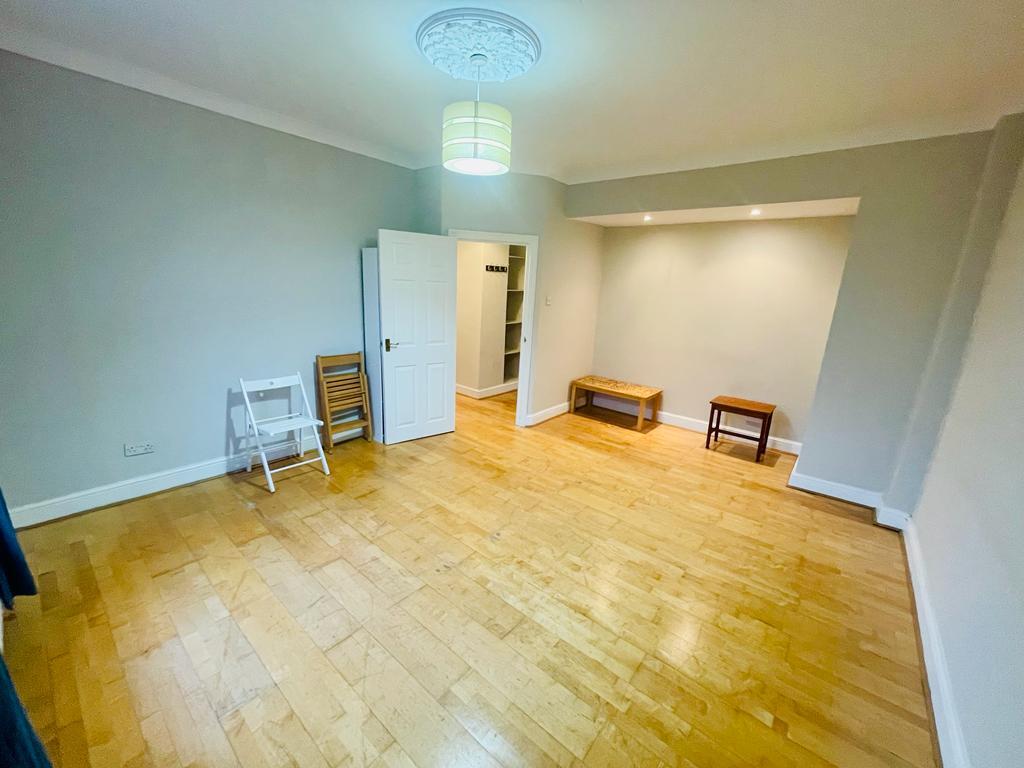3 bed 1st Floor Flat for rent in Stoke Newington. From Upper Class Estates