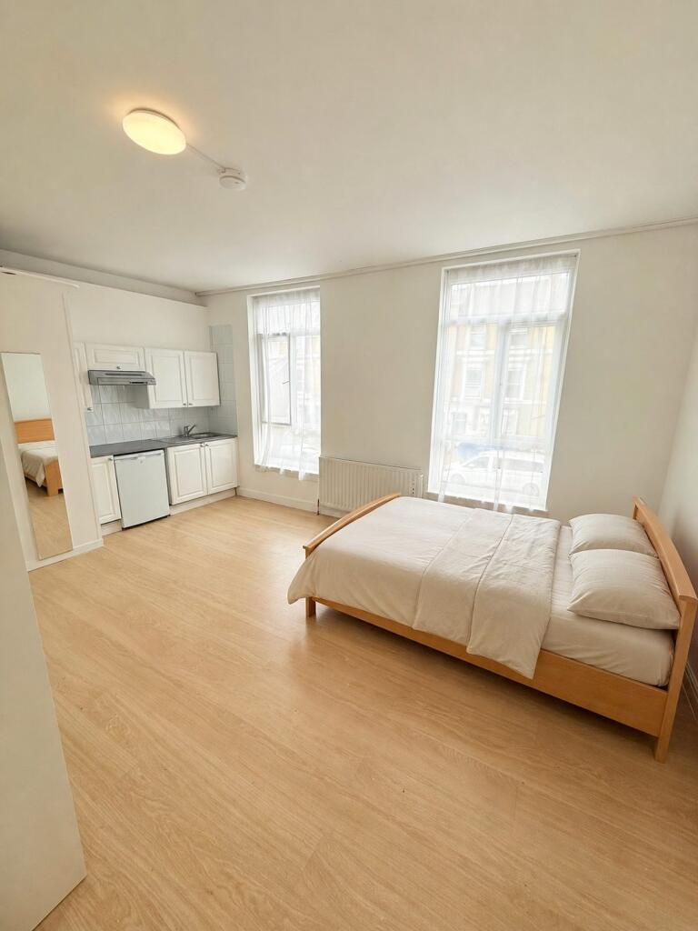 4 bed Studio for rent in Stoke Newington. From Upper Class Estates