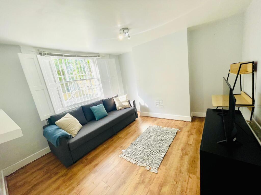 2 bed 1st Floor Flat for rent in Hackney. From Upper Class Estates 2 bed 1st Floor Flat for rent in Hackney. From Upper Class Estates