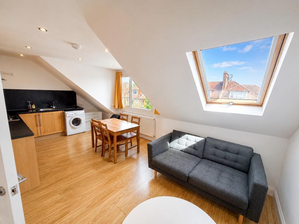 2 bed 1st Floor Flat for rent in London. From Upper Class Estates
