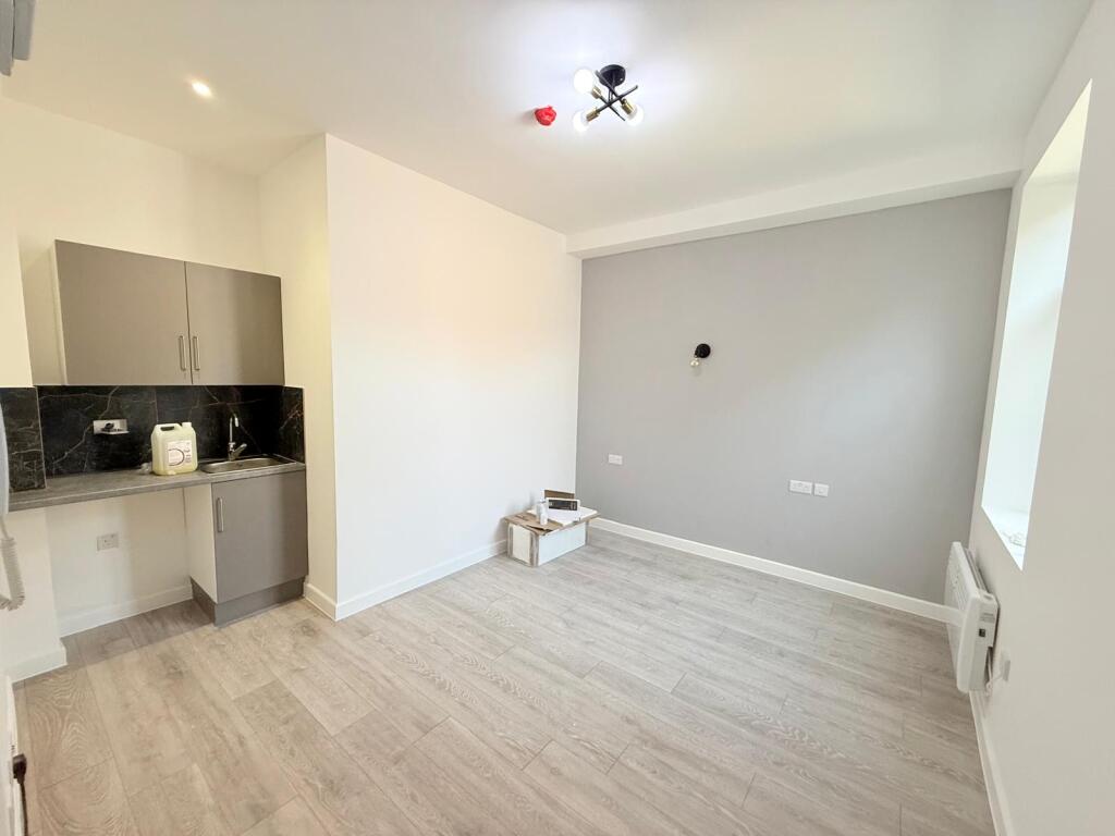 4 bed Studio for rent in Stoke Newington. From Upper Class Estates