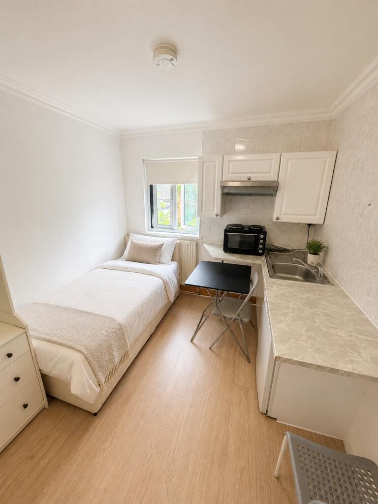 4 bed Studio for rent in Stoke Newington. From Upper Class Estates