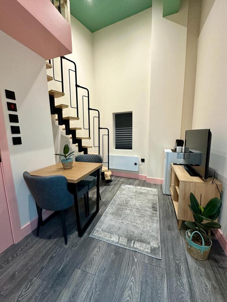 4 bed Studio for rent in Stoke Newington. From Upper Class Estates