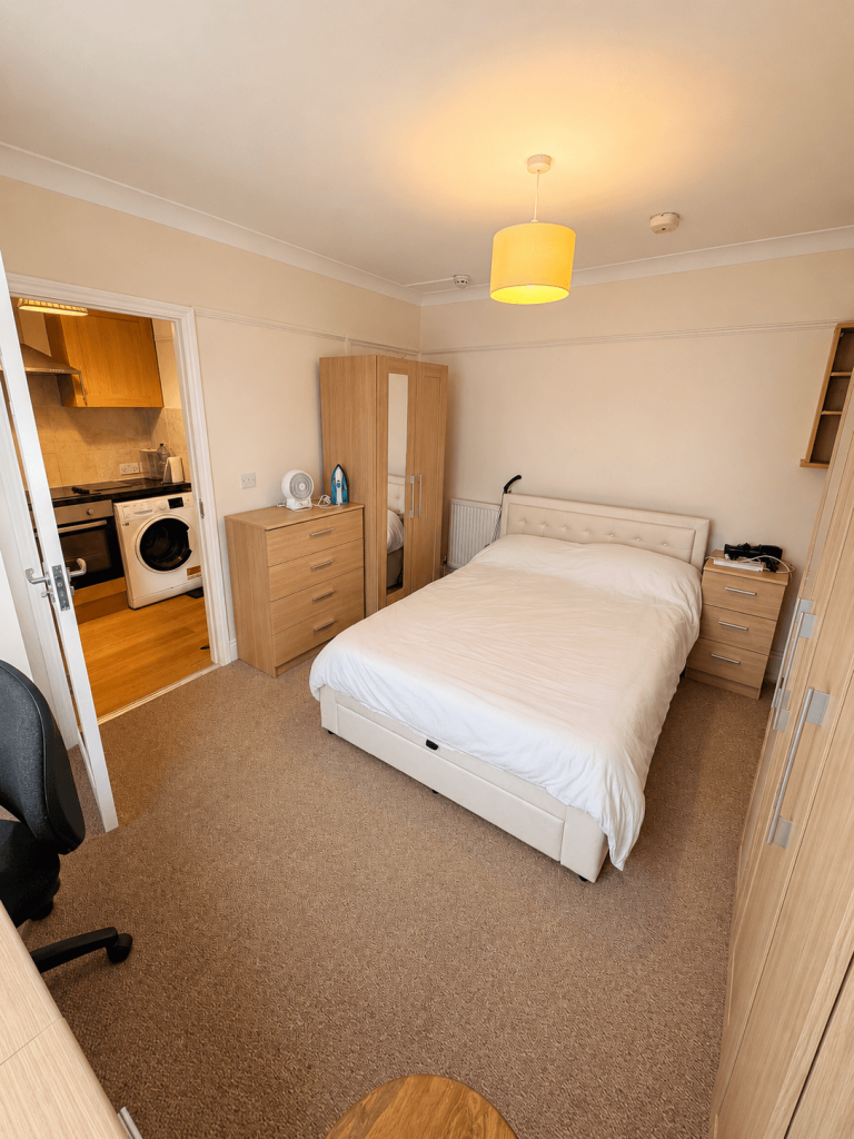 4 bed Garages for rent in Southgate. From Upper Class Estates