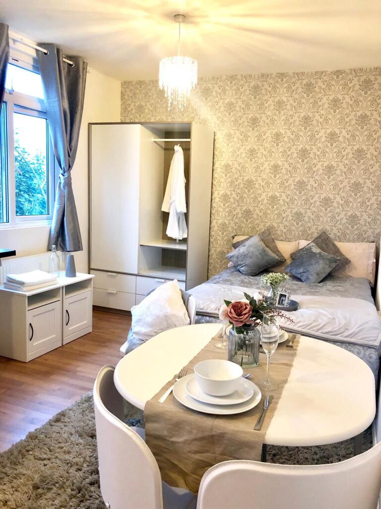 4 bed Studio for rent in Tottenham. From Upper Class Estates 4 bed Studio for rent in Tottenham. From Upper Class Estates