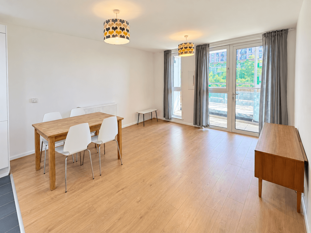 2 bed 1st Floor Flat for rent in London. From Upper Class Estates