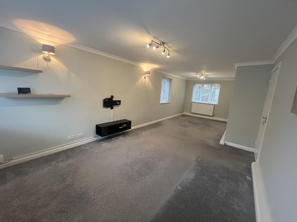 2 bed House (unspecified) for rent in Hampton. From Upstairs Downstairs