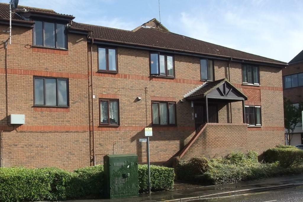 1 bed 1st Floor Flat for rent in Staines-upon-Thames. From Upstairs Downstairs 1 bed 1st Floor Flat for rent in Staines-upon-Thames. From Upstairs Downstairs