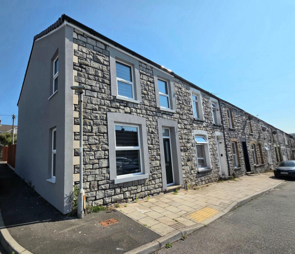 4 bed Mid Terraced House for rent in Bridgend. From Daniel Matthew Estate Agents - Bridgend 4 bed Mid Terraced House for rent in Bridgend. From Daniel Matthew Estate Agents - Bridgend