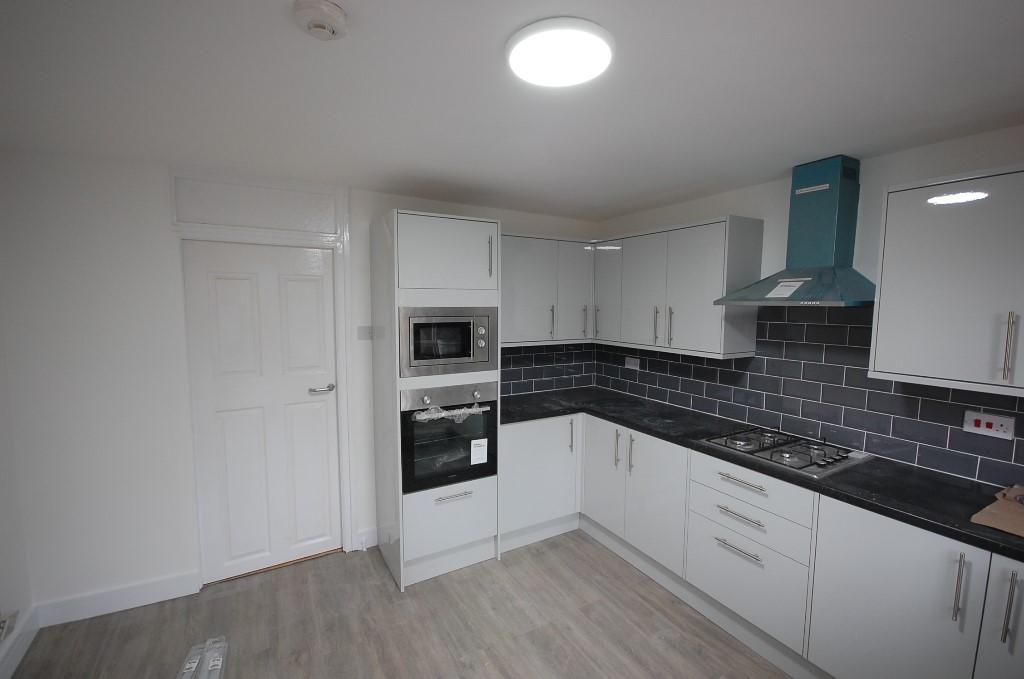 6 bed Mid Terraced House for rent in West Ham. From Urtopia Limited - Millennium Quay