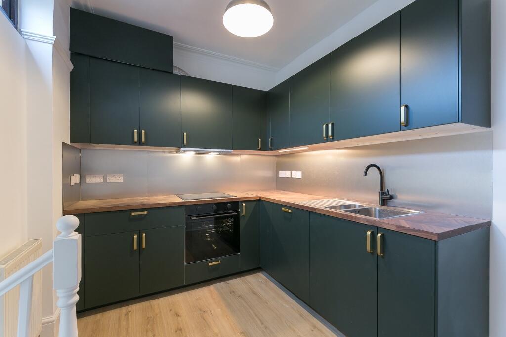 4 bed Mid Terraced House for rent in London. From Utile Dulci - London 4 bed Mid Terraced House for rent in London. From Utile Dulci - London