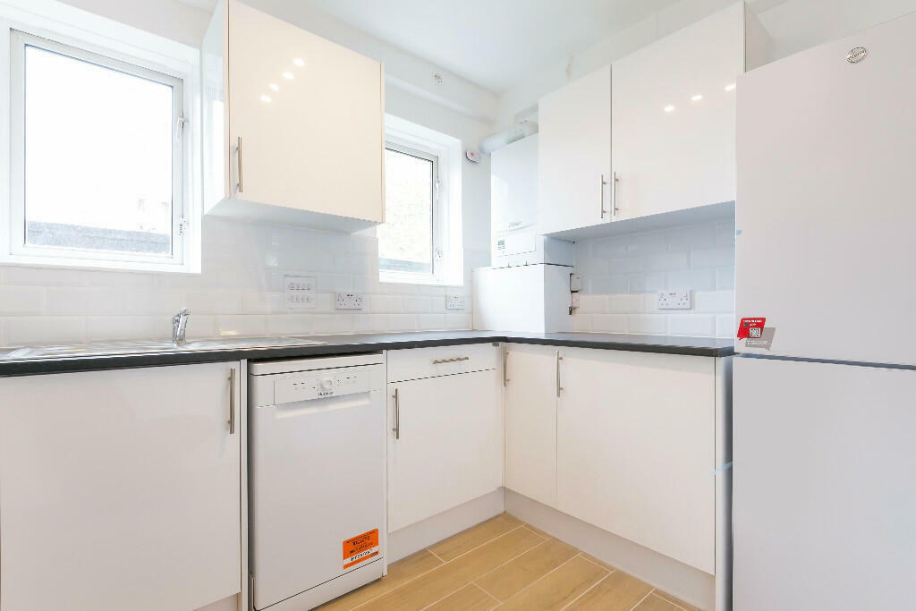 3 bed 1st Floor Flat for rent in Clapham. From Utile Dulci - London