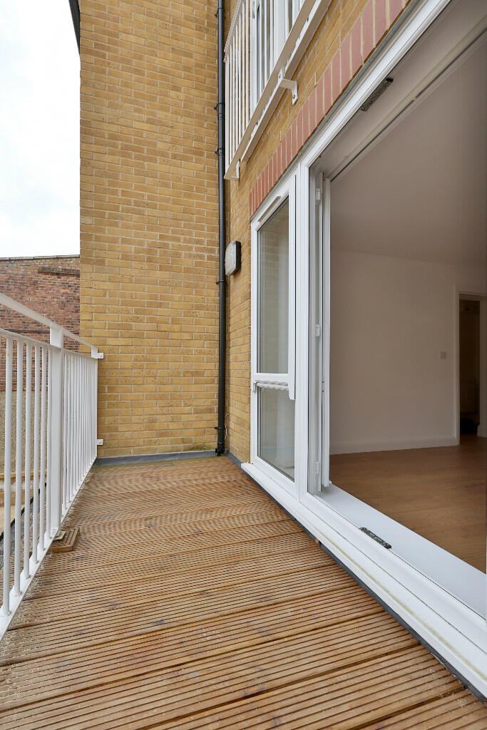 2 bed Apartment for rent in Poplar. From Utile Dulci - London 2 bed Apartment for rent in Poplar. From Utile Dulci - London