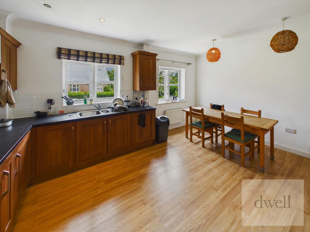 4 bed 1st Floor Flat for rent in Bramhope. From Dwell - Headingley