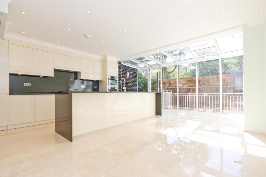 6 bed 1st Floor Flat for rent in Kensington. From Wedgewood Estates - London