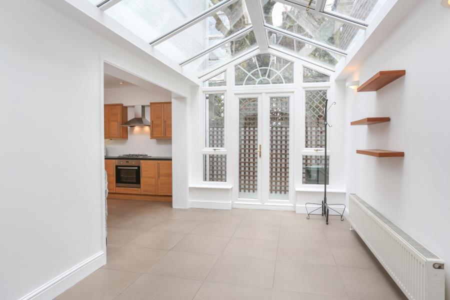 3 bed Mid Terraced House for rent in Chelsea. From Wedgewood Estates - London