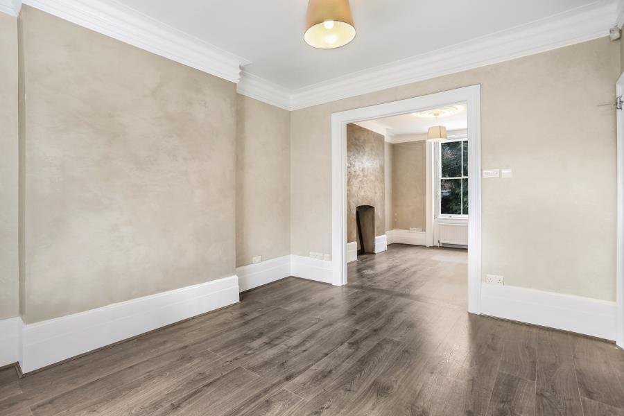 4 bed Mid Terraced House for rent in Kensington. From Wedgewood Estates - London