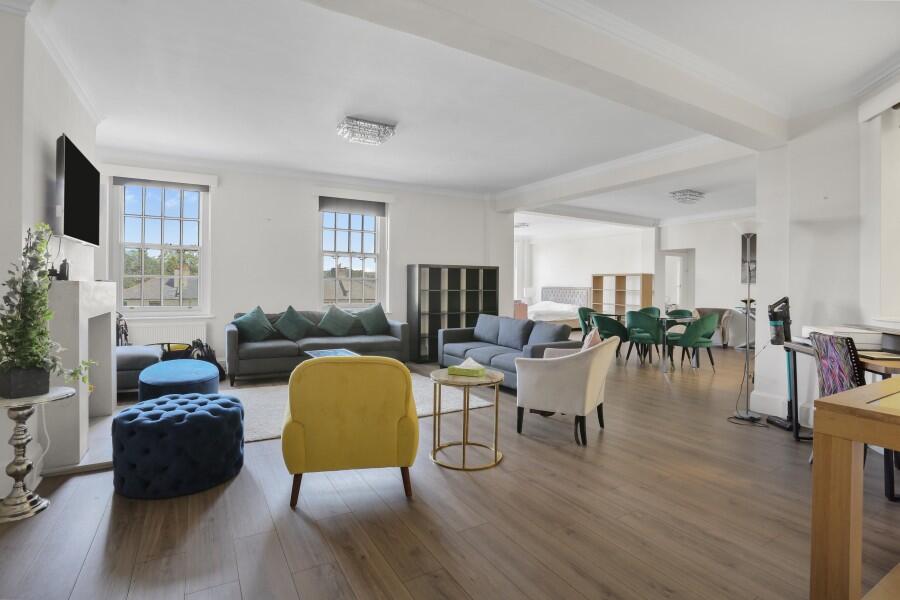 3 bed 1st Floor Flat for rent in London. From Wedgewood Estates - London