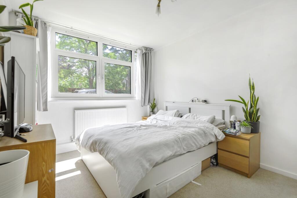 2 bed 1st Floor Flat for rent in London. From Kinleigh Folkard & Hayward - Sales - Southfields