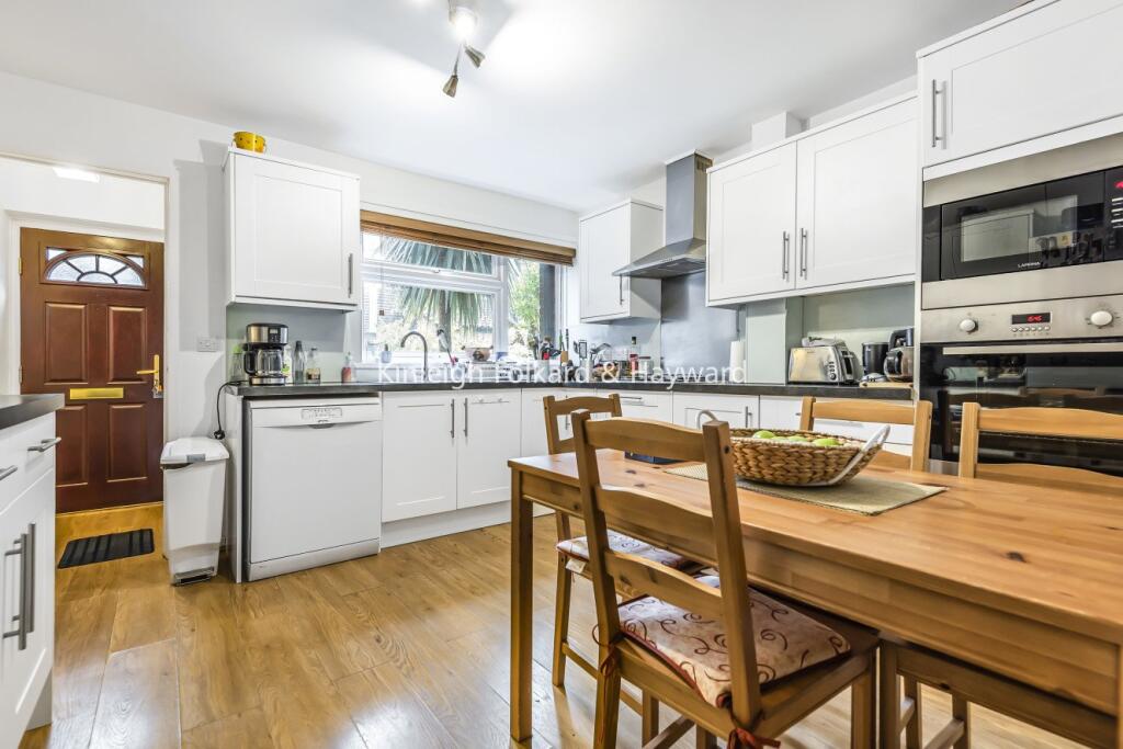 3 bed Detached for rent in Wimbledon. From Kinleigh Folkard & Hayward - Sales - Southfields 3 bed Detached for rent in Wimbledon. From Kinleigh Folkard & Hayward - Sales - Southfields