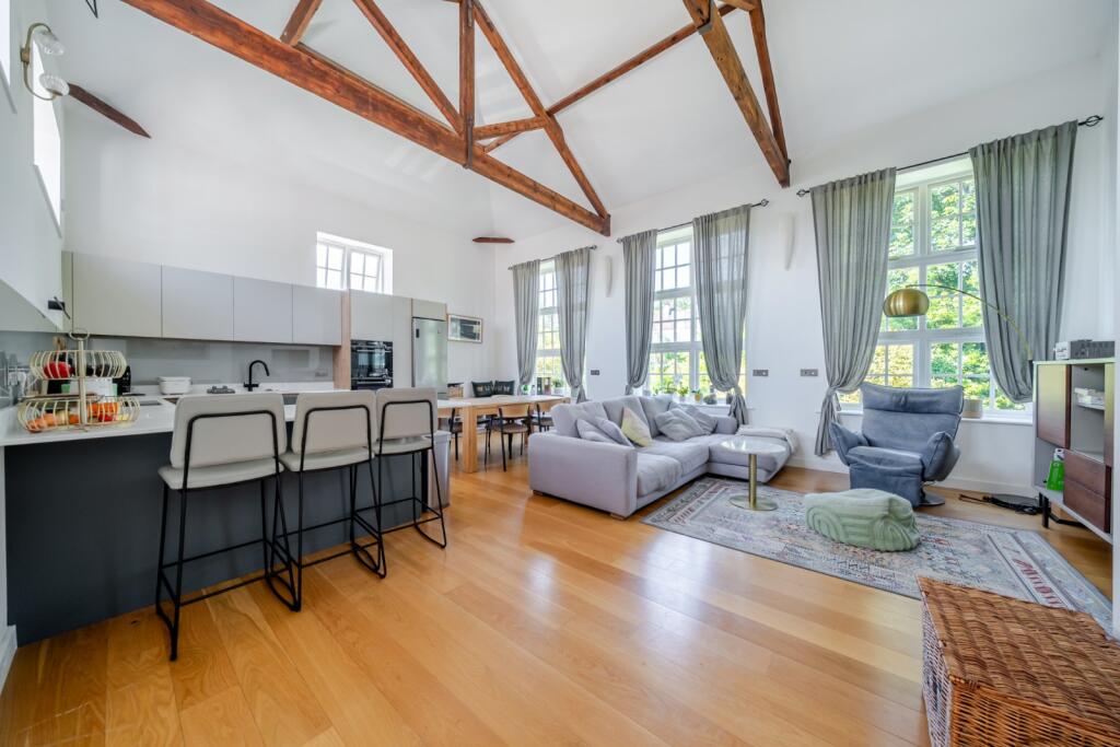 2 bed 1st Floor Flat for rent in Wandsworth. From Kinleigh Folkard & Hayward - Sales - Southfields