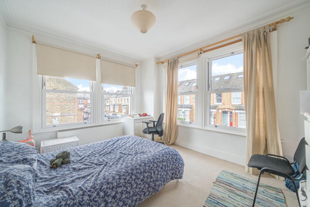 2 bed 1st Floor Flat for rent in London. From Kinleigh Folkard & Hayward - Sales - Southfields