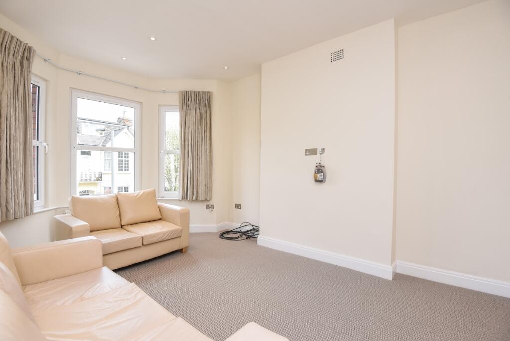 3 bed Annexe for rent in Wimbledon. From Kinleigh Folkard & Hayward - Sales - Southfields