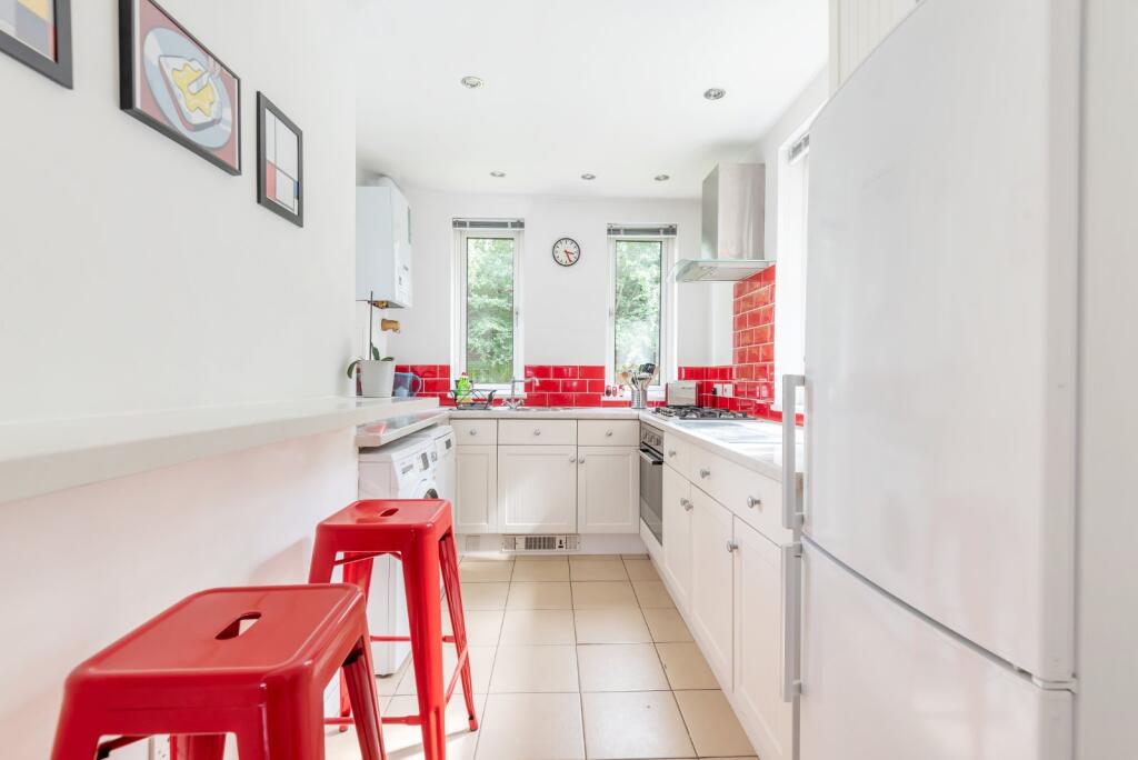 2 bed 1st Floor Flat for rent in Wandsworth. From Kinleigh Folkard & Hayward - Sales - Southfields
