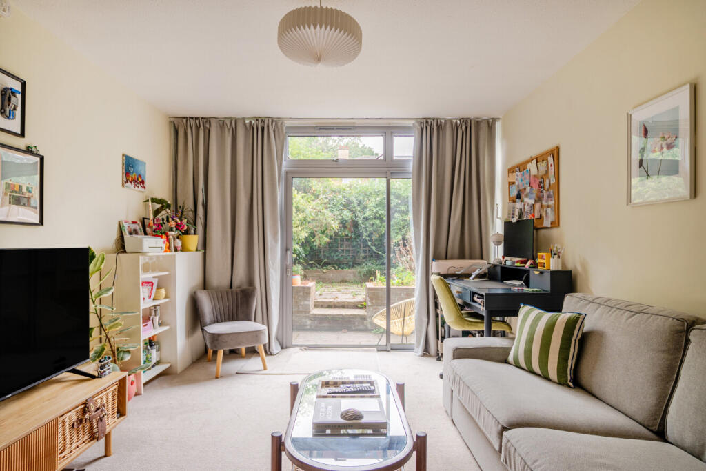 2 bed Annexe for rent in London. From Kinleigh Folkard & Hayward - Sales - Southfields