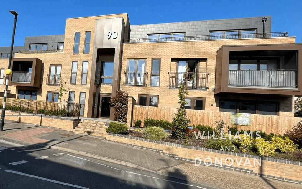 2 bed Apartment for rent in Tarpots. From Williams and Donovan - Benfleet