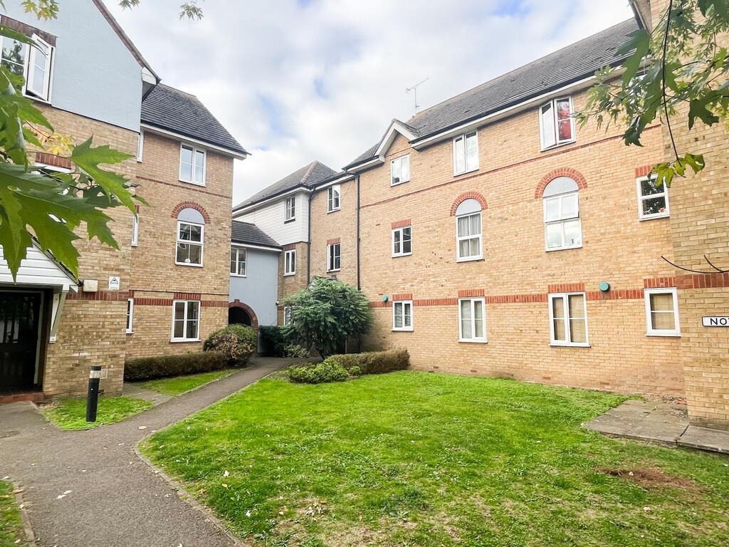 2 bed 1st Floor Flat for rent in Tarpots. From Williams and Donovan - Benfleet