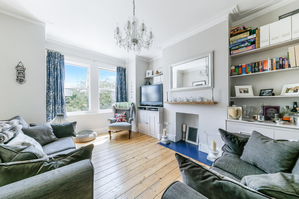 3 bed 1st Floor Flat for rent in Wandsworth. From Winchester White - Battersea