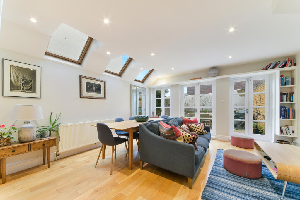 2 bed 1st Floor Flat for rent in Battersea. From Winchester White - Battersea