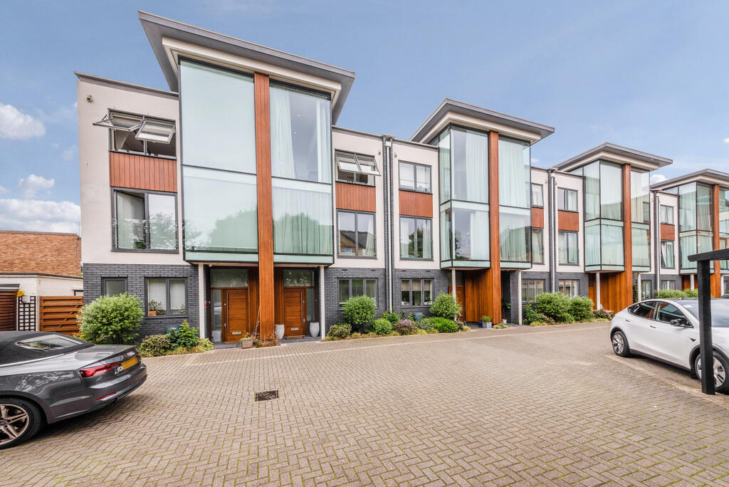 4 bed Detached for rent in Battersea. From Winchester White - Battersea