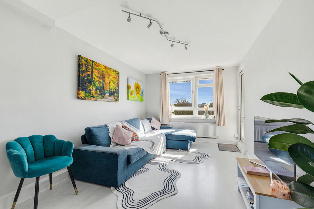 3 bed 1st Floor Flat for rent in Streatham. From Winchester White - Battersea