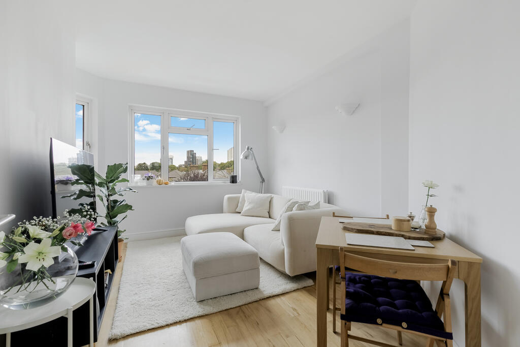 2 bed 1st Floor Flat for rent in Wandsworth. From Winchester White - Battersea