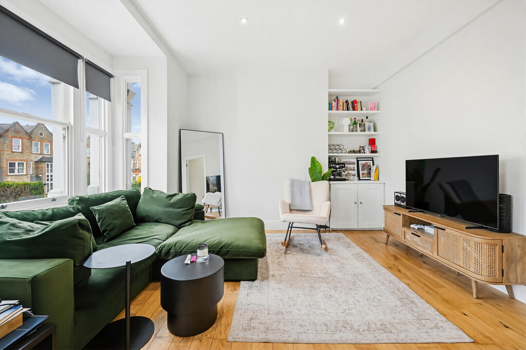 2 bed 1st Floor Flat for rent in Streatham. From Winchester White - Battersea 2 bed 1st Floor Flat for rent in Streatham. From Winchester White - Battersea