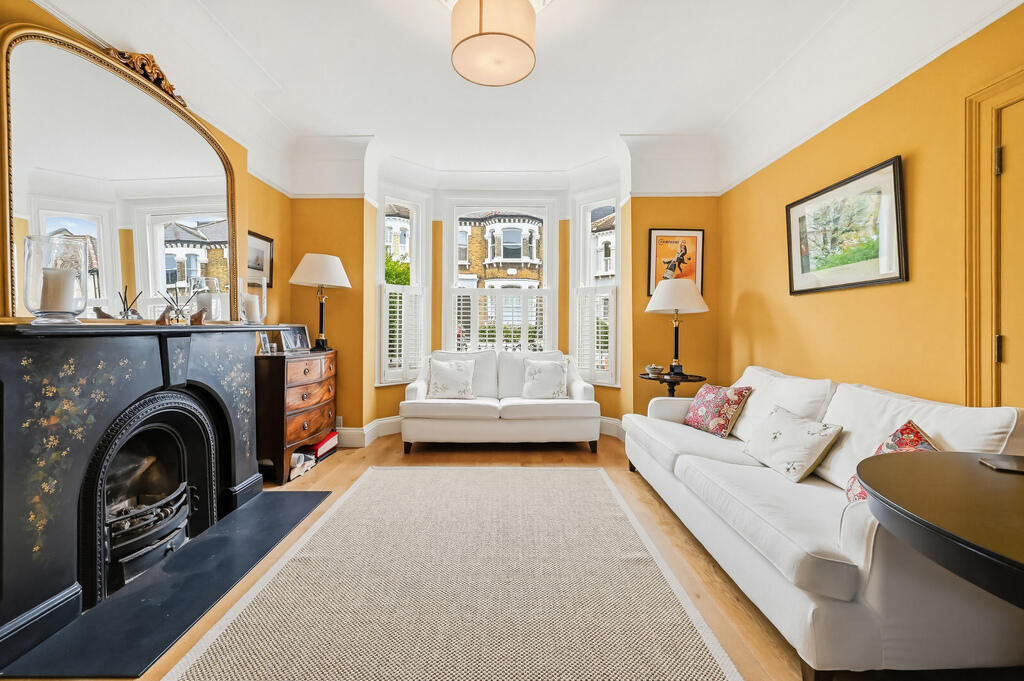 4 bed Detached for rent in Battersea. From Winchester White - Battersea