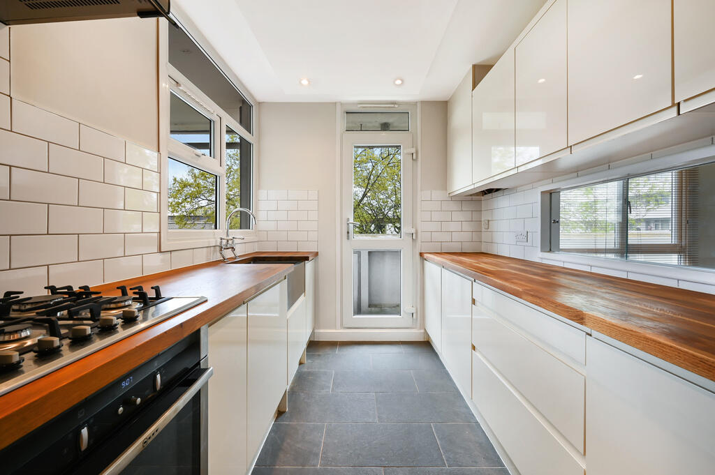 2 bed 1st Floor Flat for rent in Battersea. From Winchester White - Battersea