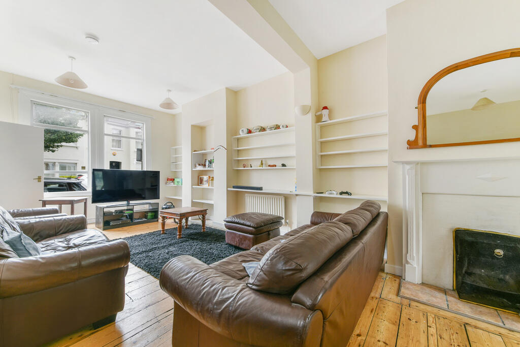 5 bed Detached for rent in Clapham. From Winchester White - Battersea