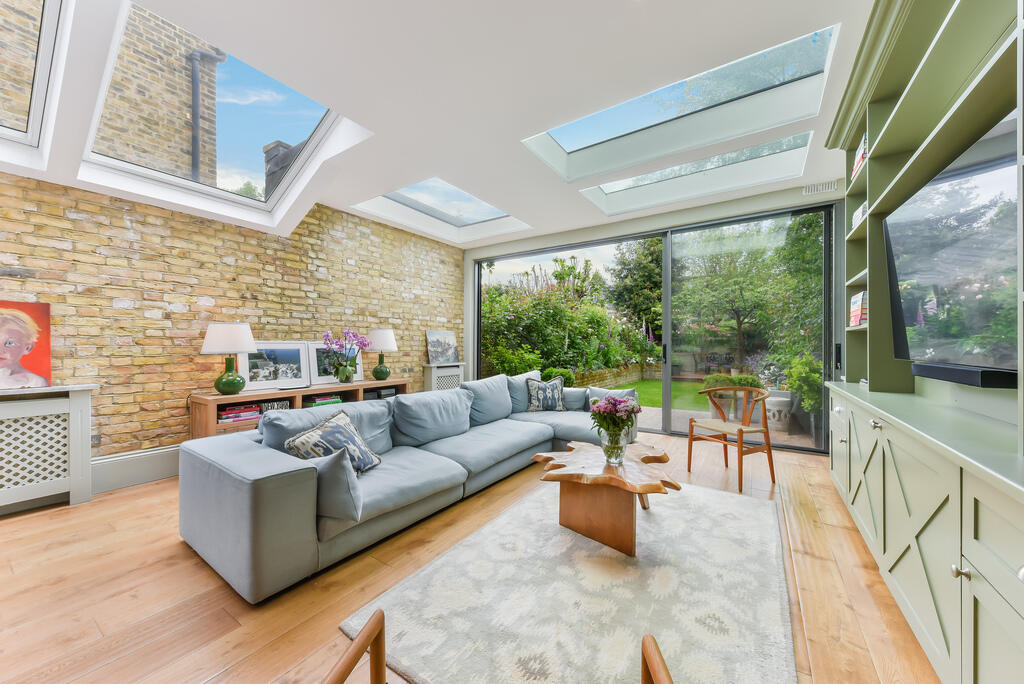 5 bed Detached for rent in Clapham. From Winchester White - Battersea